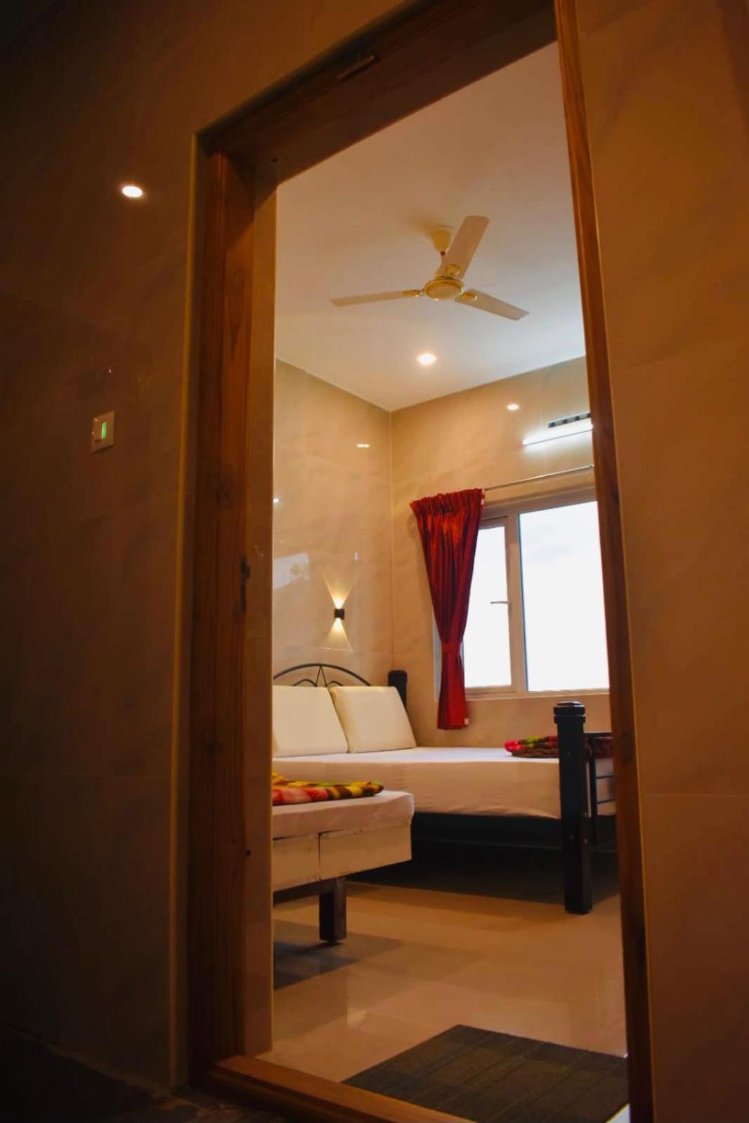 Sri Nandha Luxury Comforts Vālpārai Εξωτερικό φωτογραφία