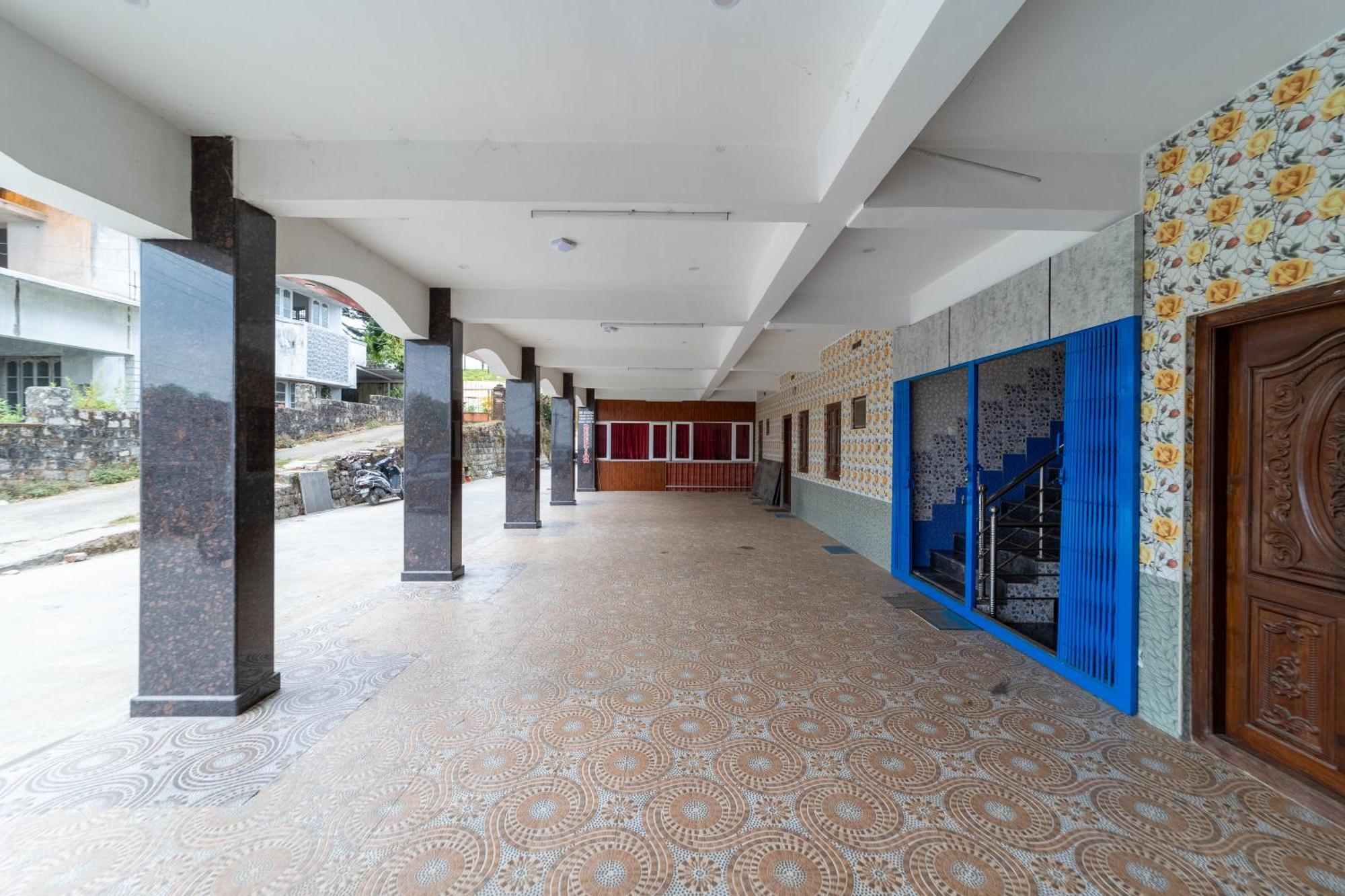 Sri Nandha Luxury Comforts Vālpārai Εξωτερικό φωτογραφία